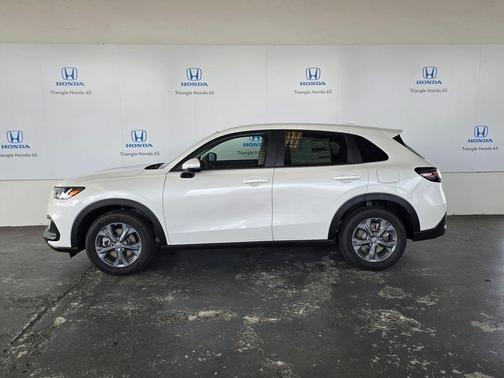 Platinum White Pearl 2026 Honda HR-V LX