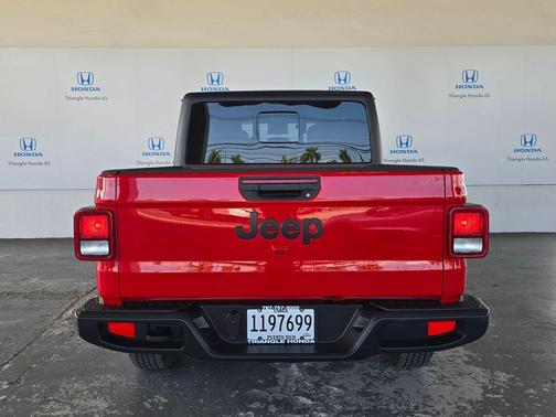Firecracker Red Clearcoat 2024 Jeep Gladiator Sport