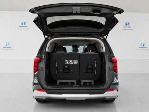 Ceramic Silver 2025 Kia Carnival LX
