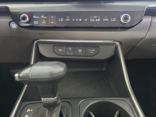 Ceramic Silver 2025 Kia Carnival LX