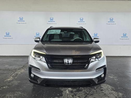 Silver Metallic 2022 Honda Pilot Special Edition