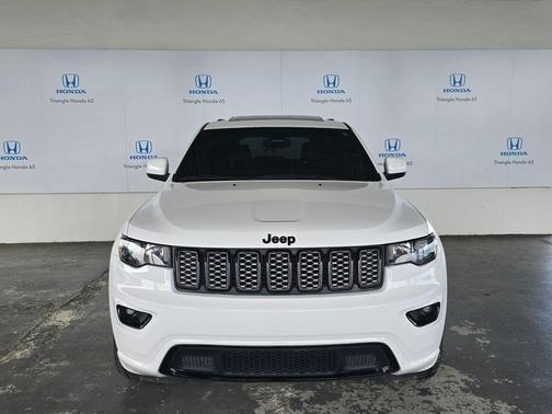 Bright White Clearcoat 2022 Jeep Grand Cherokee WK Laredo