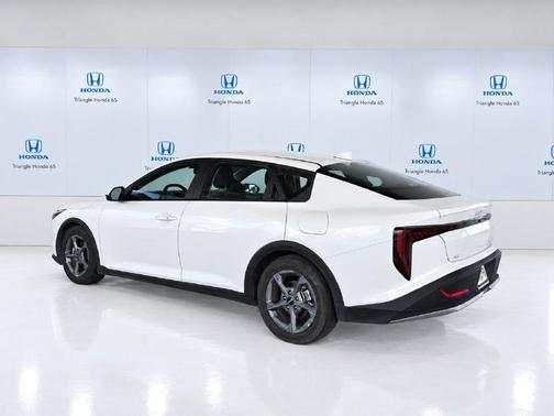 Snow White Pearl 2025 Kia K4