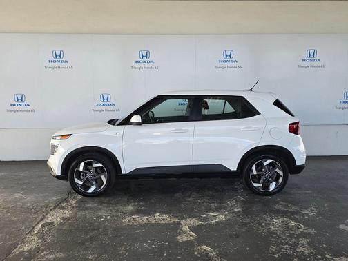 Lunar White 2025 Hyundai VENUE SE