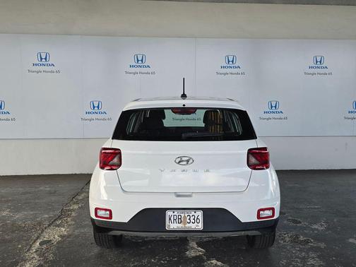 Lunar White 2025 Hyundai VENUE SE