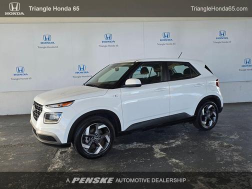 Lunar White 2025 Hyundai VENUE SE