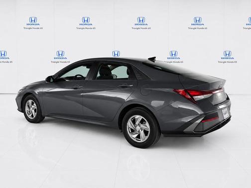 Gray 2025 Hyundai ELANTRA SE