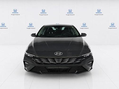 Gray 2025 Hyundai ELANTRA SE