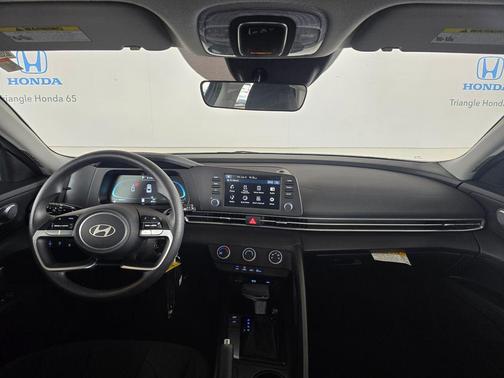 Gray 2025 Hyundai ELANTRA SE