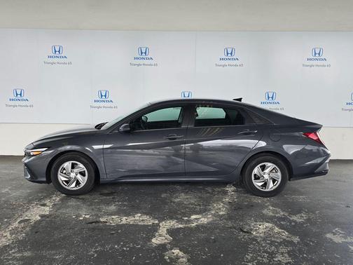 Gray 2025 Hyundai ELANTRA SE