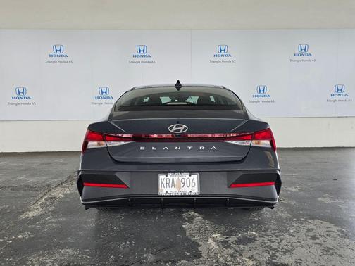 Gray 2025 Hyundai ELANTRA SE