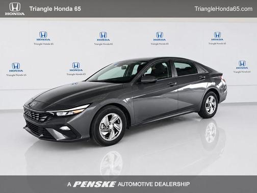 Gray 2025 Hyundai ELANTRA SE
