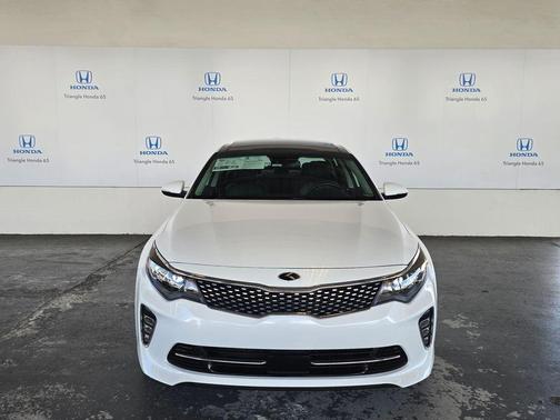 Snow White Pearl 2018 Kia Optima SX Turbo