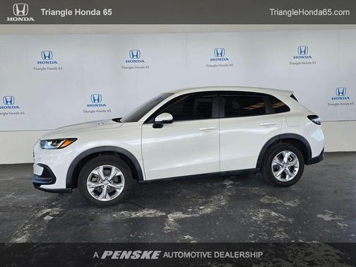 Platinum White Pearl 2023 Honda HR-V LX