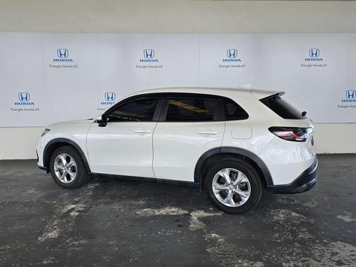 Platinum White Pearl 2023 Honda HR-V LX