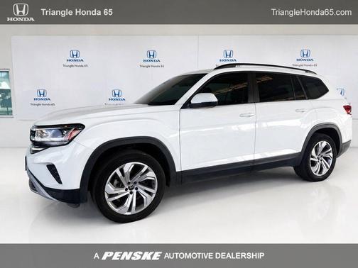 Pure White 2022 Volkswagen Atlas 2.0T SE