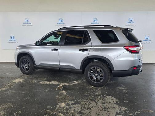 Solar Silver Metallic 2026 Honda Pilot TrailSport