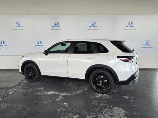 Platinum White Pearl 2026 Honda HR-V Sport