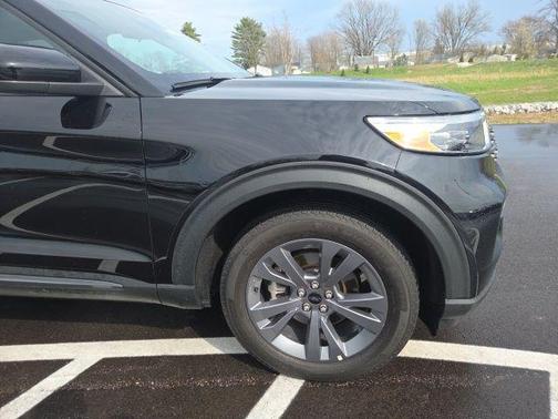 Agate Black Metallic 2023 Ford Explorer XLT