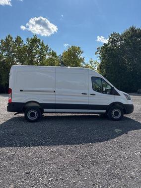 2025 Ford Transit-250 148 WB Medium Roof Cargo