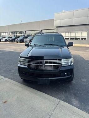 Tuxedo Black Metallic 2011 Lincoln Navigator Base
