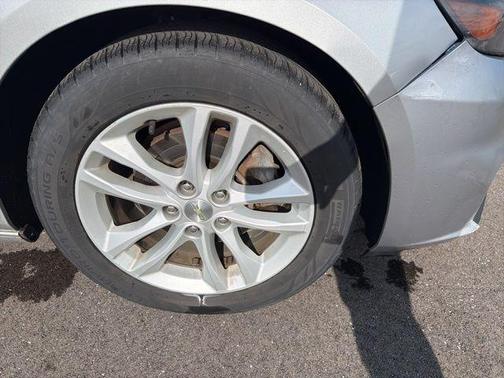 Silver Ice 2017 Chevrolet Malibu 1LT