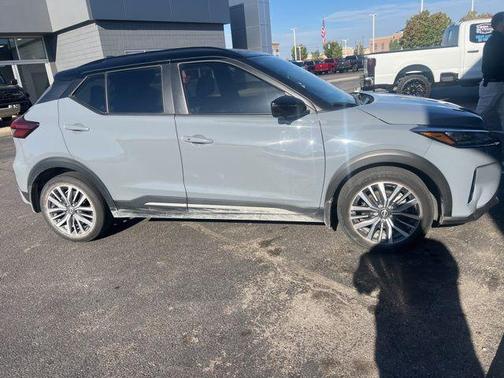 2023 Nissan Kicks SR