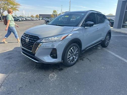 2023 Nissan Kicks SR