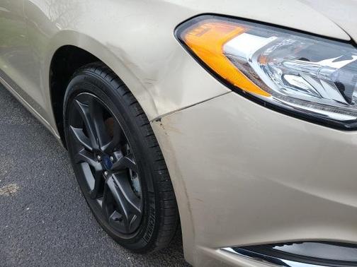 Photo 2 of 2 of 2018 Ford Fusion SE
