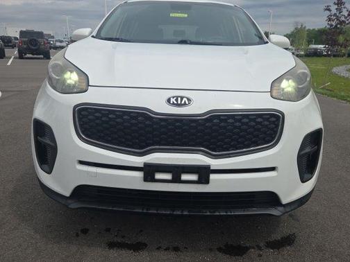 Clear White 2017 Kia Sportage LX