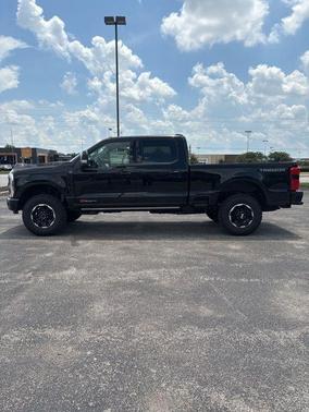 2025 Ford F-350 Lariat Super Duty