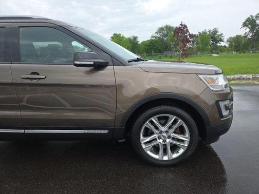 Caribou Metallic 2016 Ford Explorer XLT