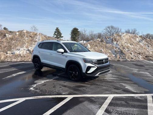 2024 Volkswagen Taos 1.5T SE