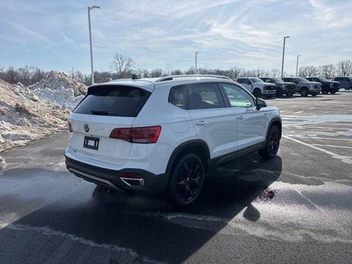 2024 Volkswagen Taos 1.5T SE