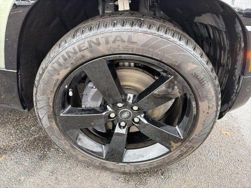 2025 Land Rover Defender P400 X-Dynamic SE