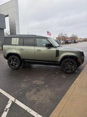 2025 Land Rover Defender P400 X-Dynamic SE