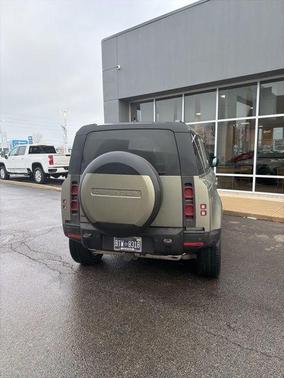 2025 Land Rover Defender P400 X-Dynamic SE