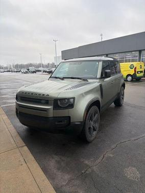 2025 Land Rover Defender P400 X-Dynamic SE