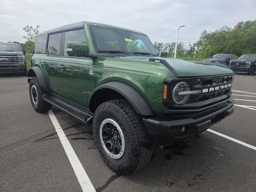 Eruption Green Metallic 2025 Ford Bronco Outer Banks