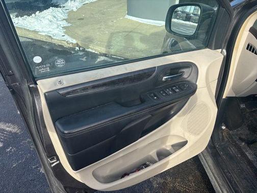 2016 Chrysler Town & Country Touring