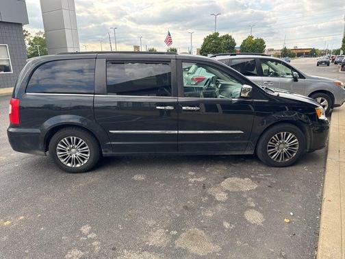 2013 Chrysler Town & Country Touring-L
