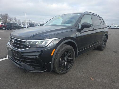 2023 Volkswagen Tiguan 2.0T SE R-Line Black