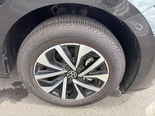 Deep Black Pearl Effect 2024 Volkswagen Jetta 1.5T S