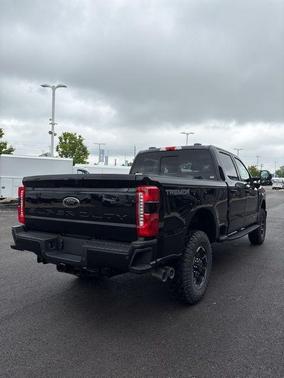 2025 Ford F-350 Lariat Super Duty