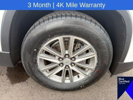 Summit White 2023 Chevrolet Traverse LT Cloth