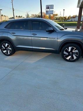 2024 Volkswagen Atlas Cross Sport 2.0T SE w/Technology