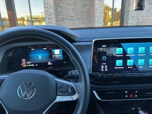 2024 Volkswagen Atlas Cross Sport 2.0T SE w/Technology