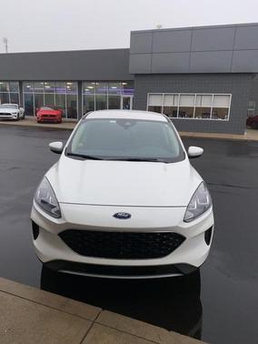 Photo 3 of 23 of 2020 Ford Escape SE