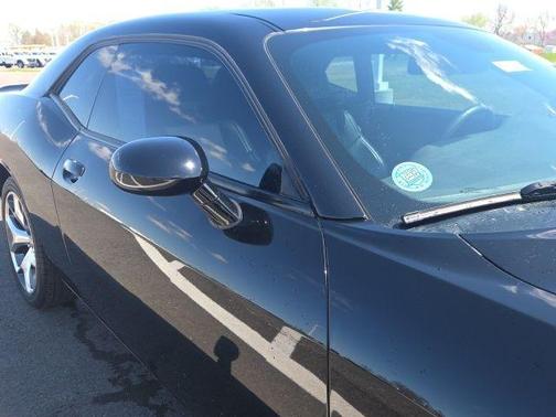 Pitch Black Clearcoat 2016 Dodge Challenger SXT