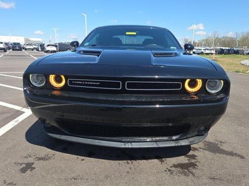 Pitch Black Clearcoat 2016 Dodge Challenger SXT
